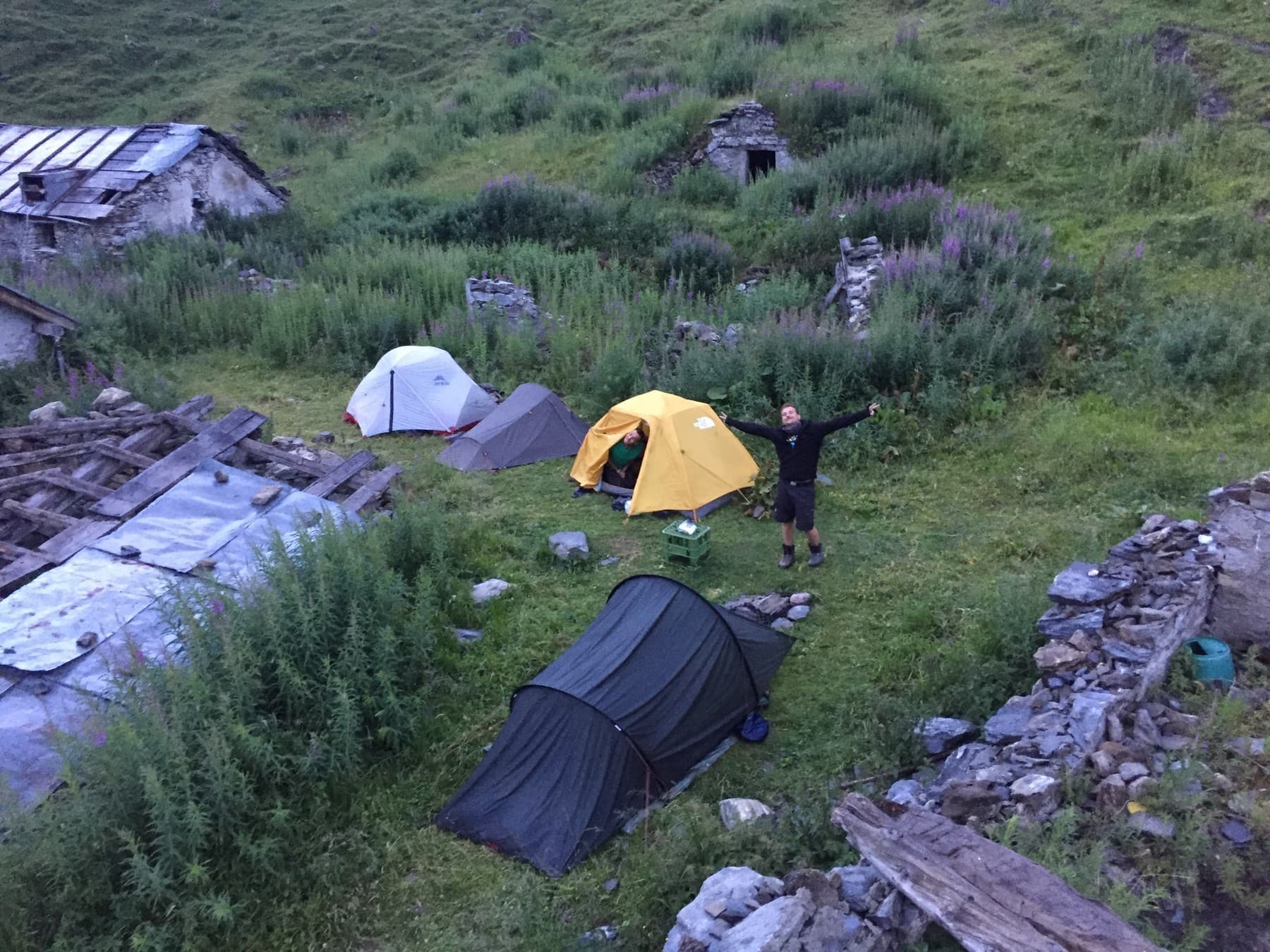 Setting up camp close to Refugio Bonatti